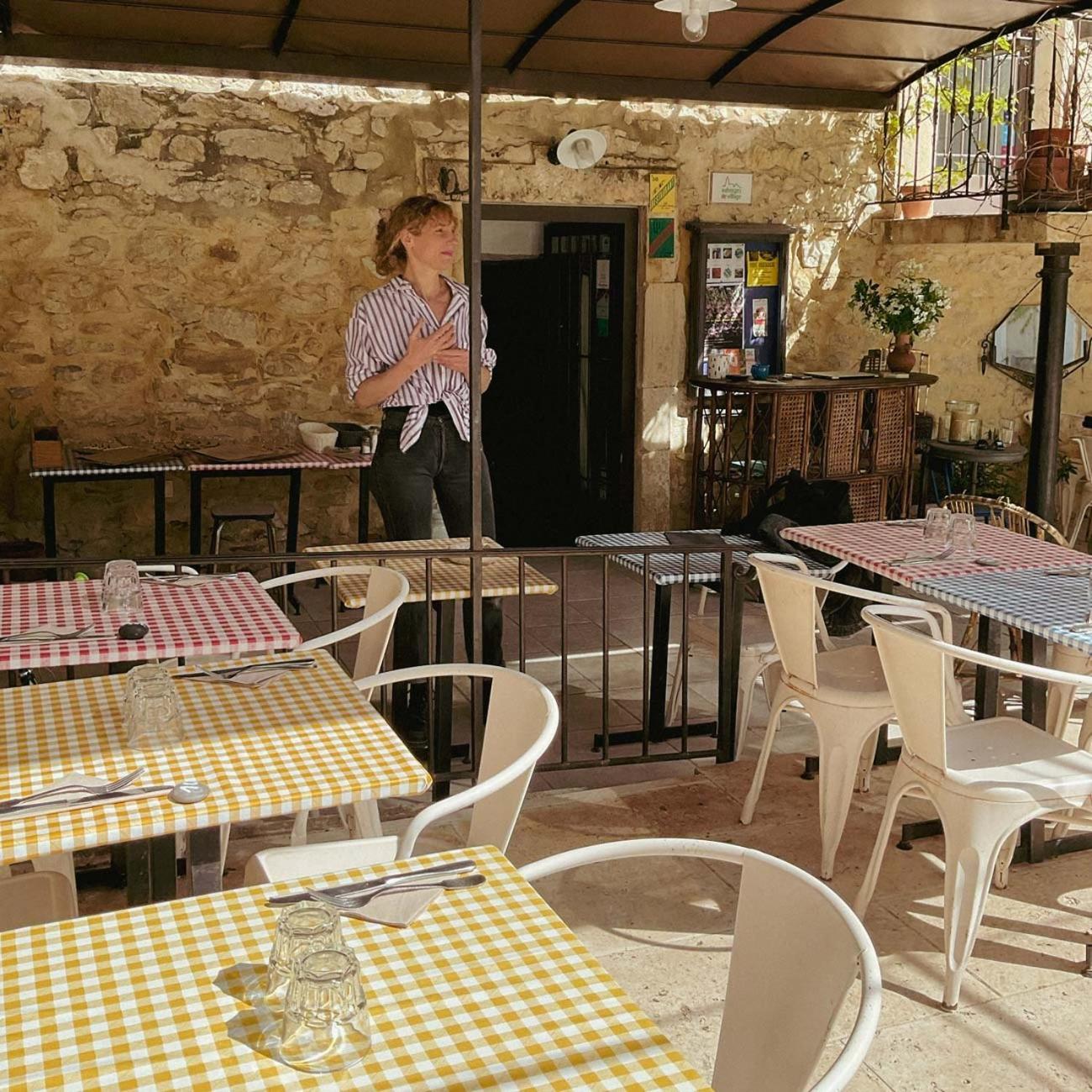 L'auberge des Marronniers Lussan  Extérieur photo