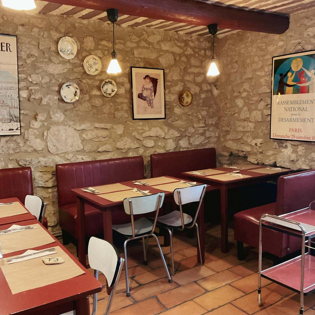 L'auberge des Marronniers Lussan  Extérieur photo