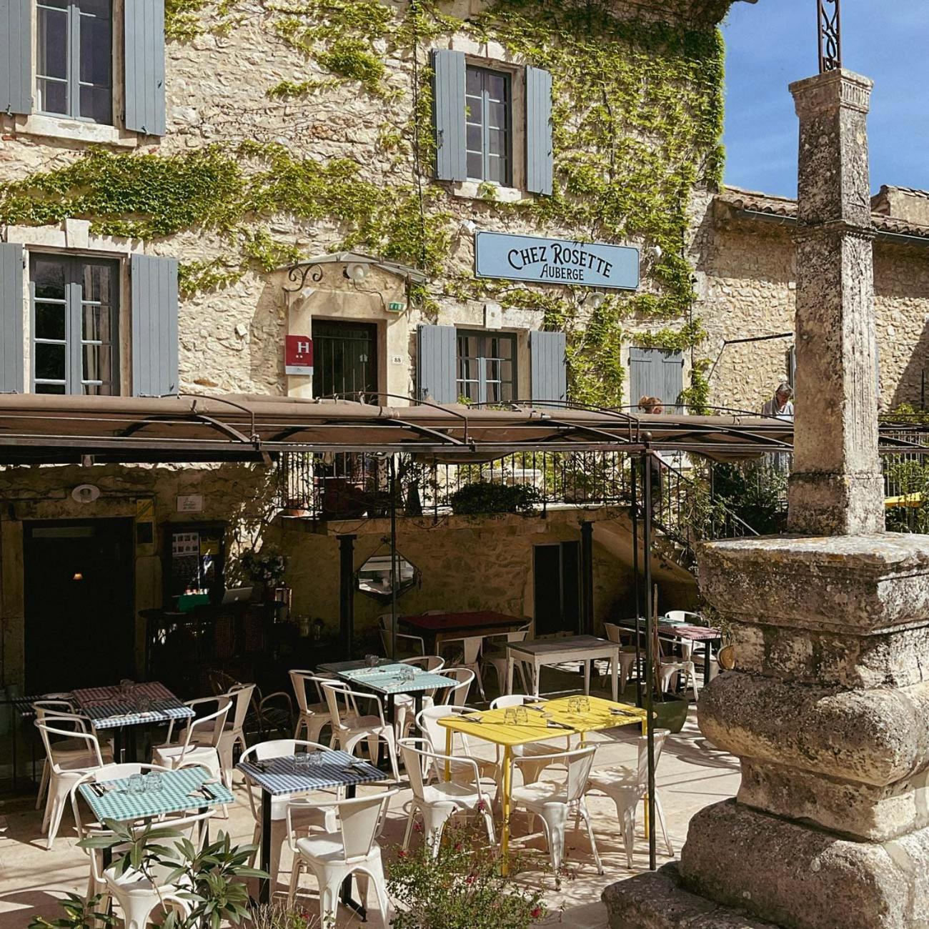 L'auberge des Marronniers Lussan  Extérieur photo
